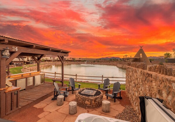 Superior Cabin, 2 Queen Beds, Kitchen, Mountain View | Premium bedding, memory foam beds, iron/ironing board, free WiFi - Zion White Bison (Virgin)