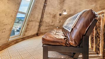 Premium bedding, iron/ironing board, free WiFi, bed sheets