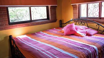 5 bedrooms, WiFi, bed sheets