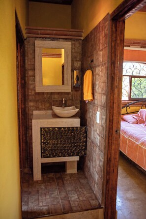 5 bedrooms, WiFi, bed sheets