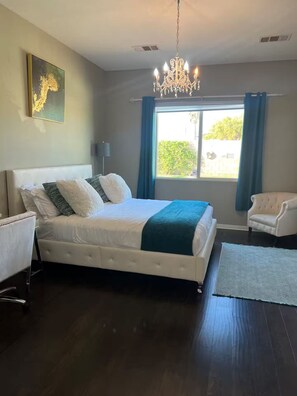 5 soverom, strykejern/-brett, wi-fi og sengetøy