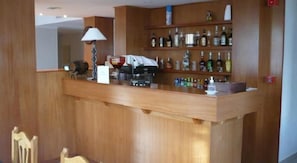 Bar (on property) - Hotel Mirasierras (Tandil)