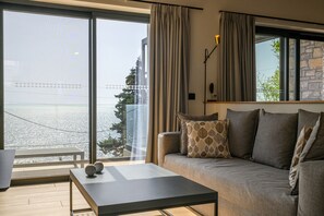 Smart TV, offices - PETRA Deluxe Studio Suite, Mani Suites (Agios Dimitrios)