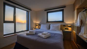 2 bedrooms, desk, iron/ironing board, travel cot