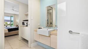 2 bedrooms, iron/ironing board, travel cot, free WiFi