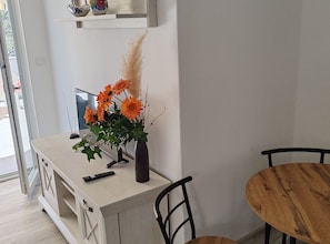 Studio (Studio Apartment with Balcony and Sea) | Living room - Villa Mery (Rab)