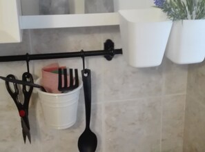 Apartment (One Bedroom Apartment with Balcony an) | Private kitchen - Villa Mery (Rab)