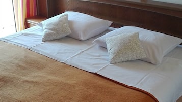 Apartment (One Bedroom Apartment with Balcony an) | 4 bedrooms, cots/infant beds, free WiFi
