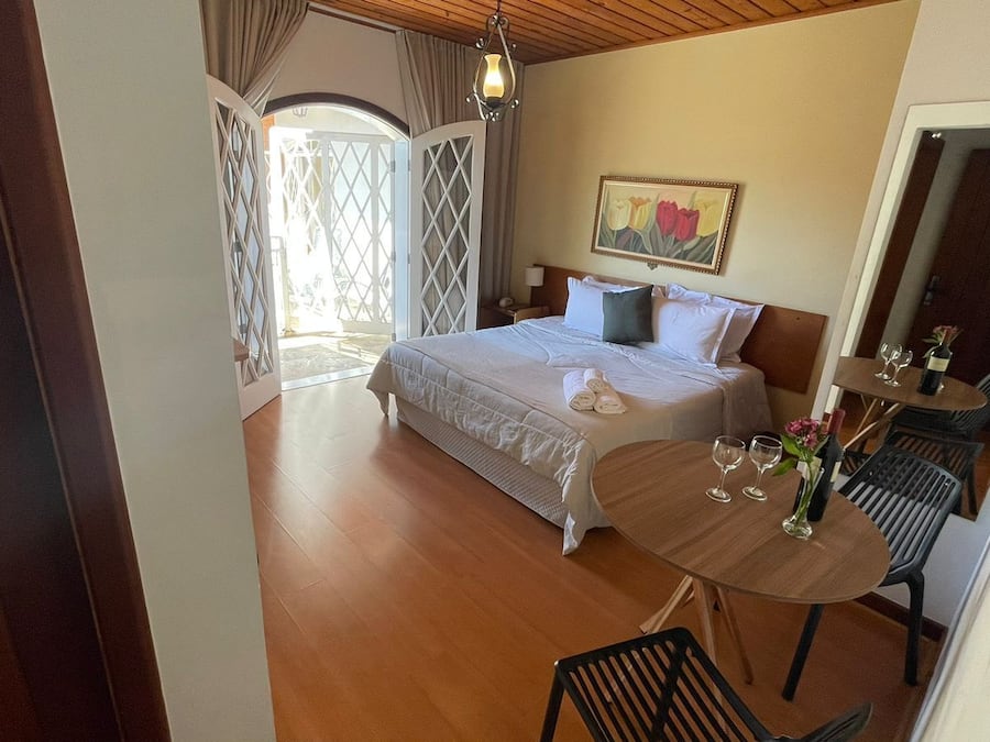 Quarto superior, sacada, vista para a montanha | Frigobar, escrivaninha, espaço de trabalho para notebook