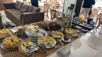 Bao gồm bữa sáng buffet hàng ngày