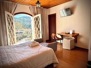 Superior Room, Balcony, Mountain View | Minibar, desk, laptop workspace, free WiFi - Pousada Doce Vida (Campos do Jordão)