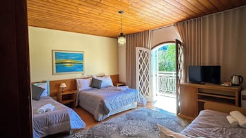 Superior Quadruple Room | Minibar, desk, laptop workspace, free WiFi