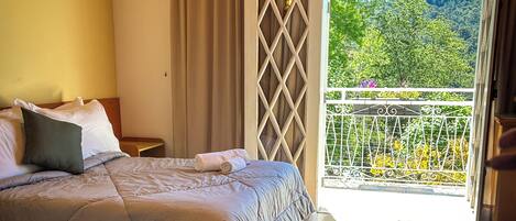 Superior Quadruple Room | Minibar, desk, laptop workspace, free WiFi