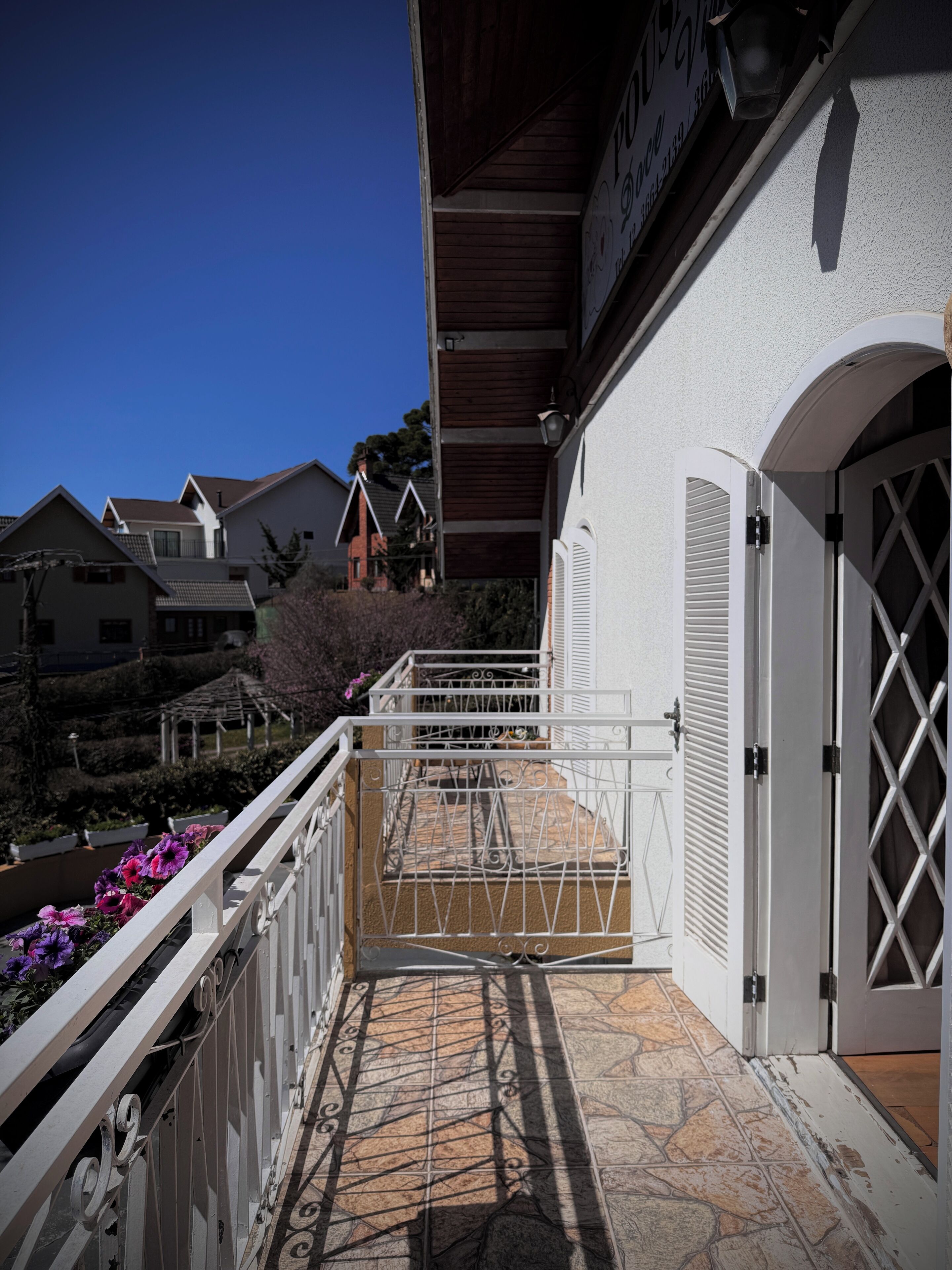 Minibar, desk, laptop workspace, free WiFi