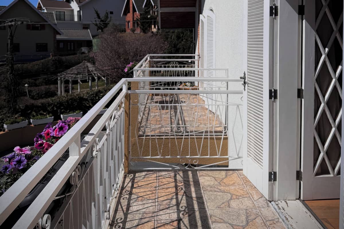 Minibar, Schreibtisch, laptopgeeigneter Arbeitsplatz, kostenloses WLAN