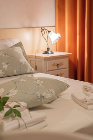 Basic Double Room, Patio | Blackout drapes, free WiFi