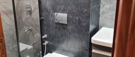 Dusche, Handtücher, Seife, Toilettenpapier