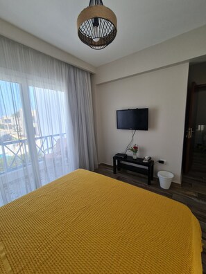 4 Schlafzimmer, Bügeleisen/Bügelbrett, Bettwäsche