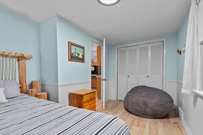 2 slaapkamers, een strijkplank/strijkijzer, reisbedje, gratis wifi