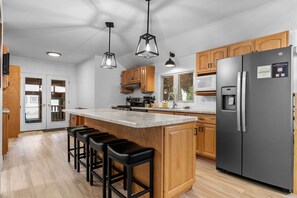 Fridge, microwave, oven, stovetop - Private Dock! Lakefront! Paddleboards! Firepit (Clintonville)