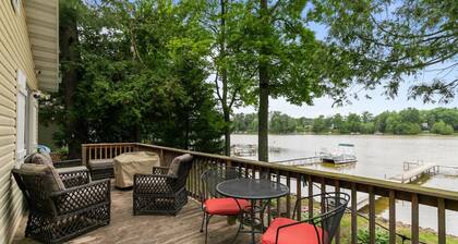 LAKE FRONT! WaterToys! Private Dock! Firepit|Grill