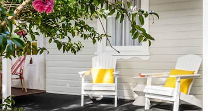 The Shirl Steps away from the vibrant town centre and just a short walk from the stunning beaches of