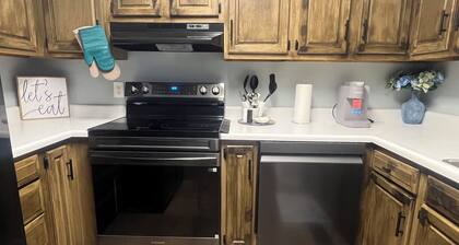 Updated home, clean, comfy, huge driveway! Just minutes from KY Lake, food & fun