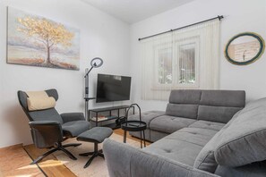 Smart TV, fireplace, video games