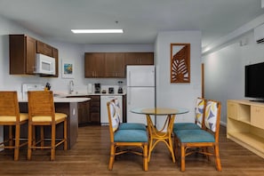 Suite, 1 Bedroom, Non Smoking | Restaurant
