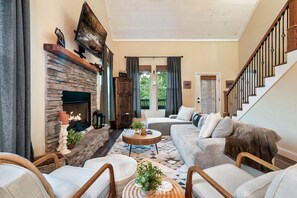 Smart TV, fireplace