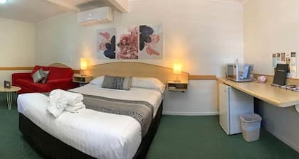 Warwick Vines Motel