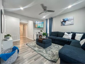 Smart-tv och eldstad