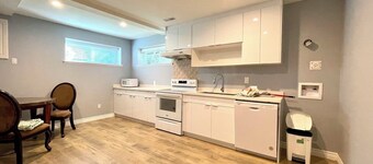 Newly renovated cozy house in Delta’s desirable Sunshine Hills!