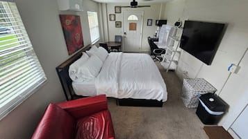 1 bedroom, desk, free WiFi, bed sheets