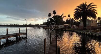 One bedroom cottage on the Homosassa River!