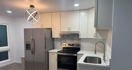 Kalihi Stream, Coffee Bar, Ro Water, Split Ac, WIFI, Black Out Curtain, 4Parking