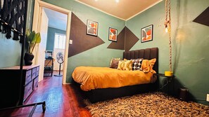 1 dormitorio, tabla de planchar con plancha, wifi y ropa de cama