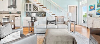 Coastal Charm Getaway - Private Pool, 2 Min Walk To Beach