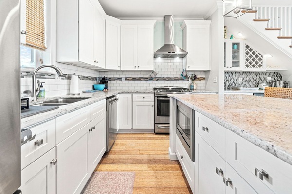 Geladeira, micro-ondas, fogão, cooktop