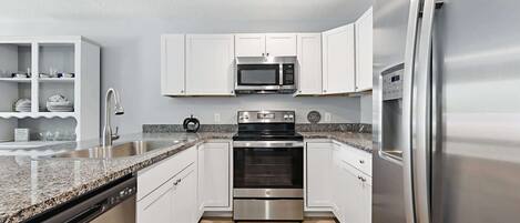 House, Multiple Beds, Kitchen, Garden View (Ocean Blue Haven) | Private kitchen | Fridge, microwave, oven, stovetop