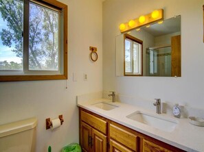 Bathroom - Spacious 5-Bedroom Home Near Beach (Bethany Beach)