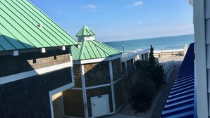 A building with a green roof and a view of the beach. - Beachfront 3-Bedroom Condo near Shops (Bethany Beach)