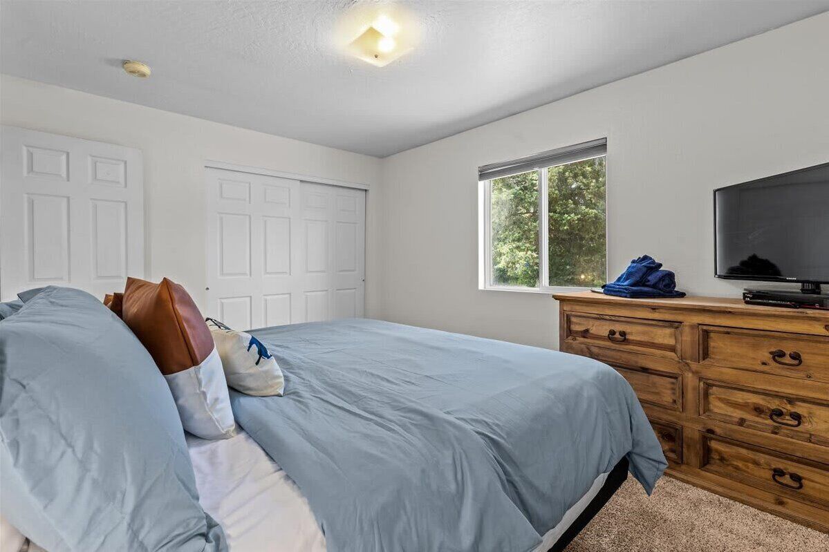 4 bedrooms, iron/ironing board, travel crib, free WiFi