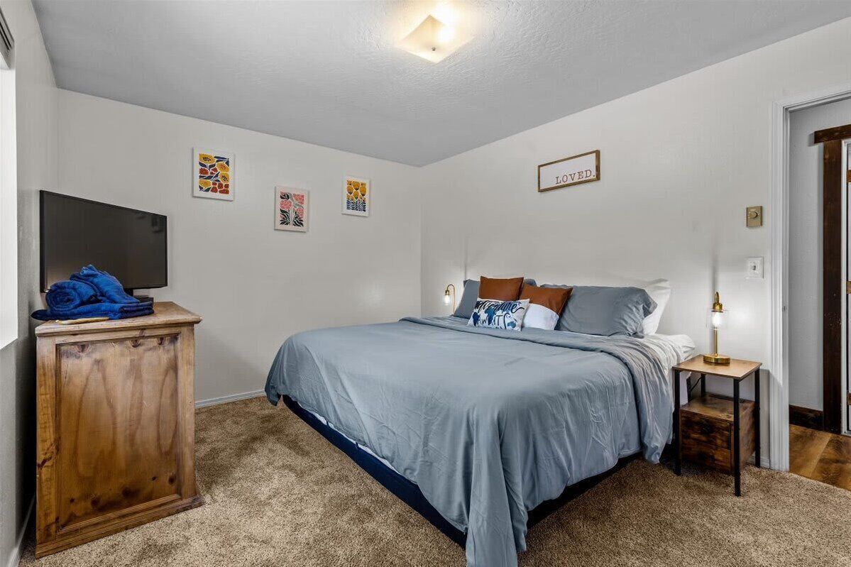 4 bedrooms, iron/ironing board, travel cot, free WiFi
