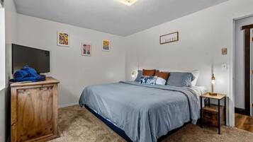 4 bedrooms, iron/ironing board, travel crib, free WiFi