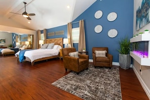 4 bedrooms, desk, iron/ironing board, travel crib