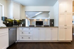 Fridge, microwave, oven, stovetop - Feel At Home In MV - `Good Vibes Only` Mentality (Mission Viejo)