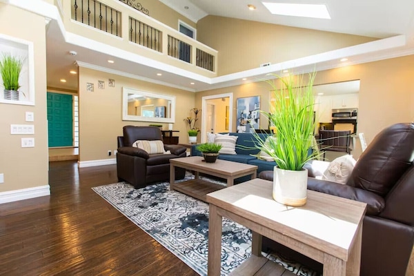 Smart TV, fireplace, table tennis