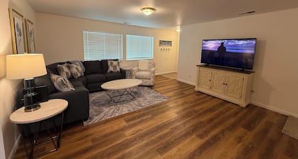 Charming 3-bedroom house with AC, WiFi in fantastic Susanville