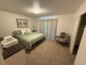 3 habitaciones, tabla de planchar con plancha, wifi y ropa de cama 